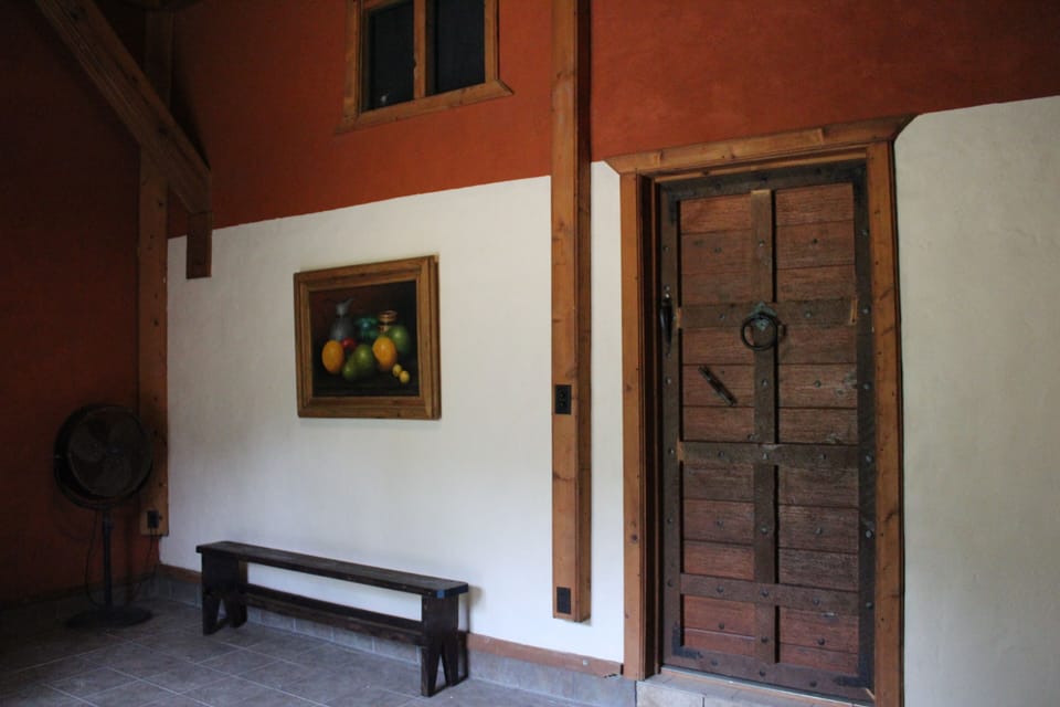 Beautiful main entrance / Porche entrance