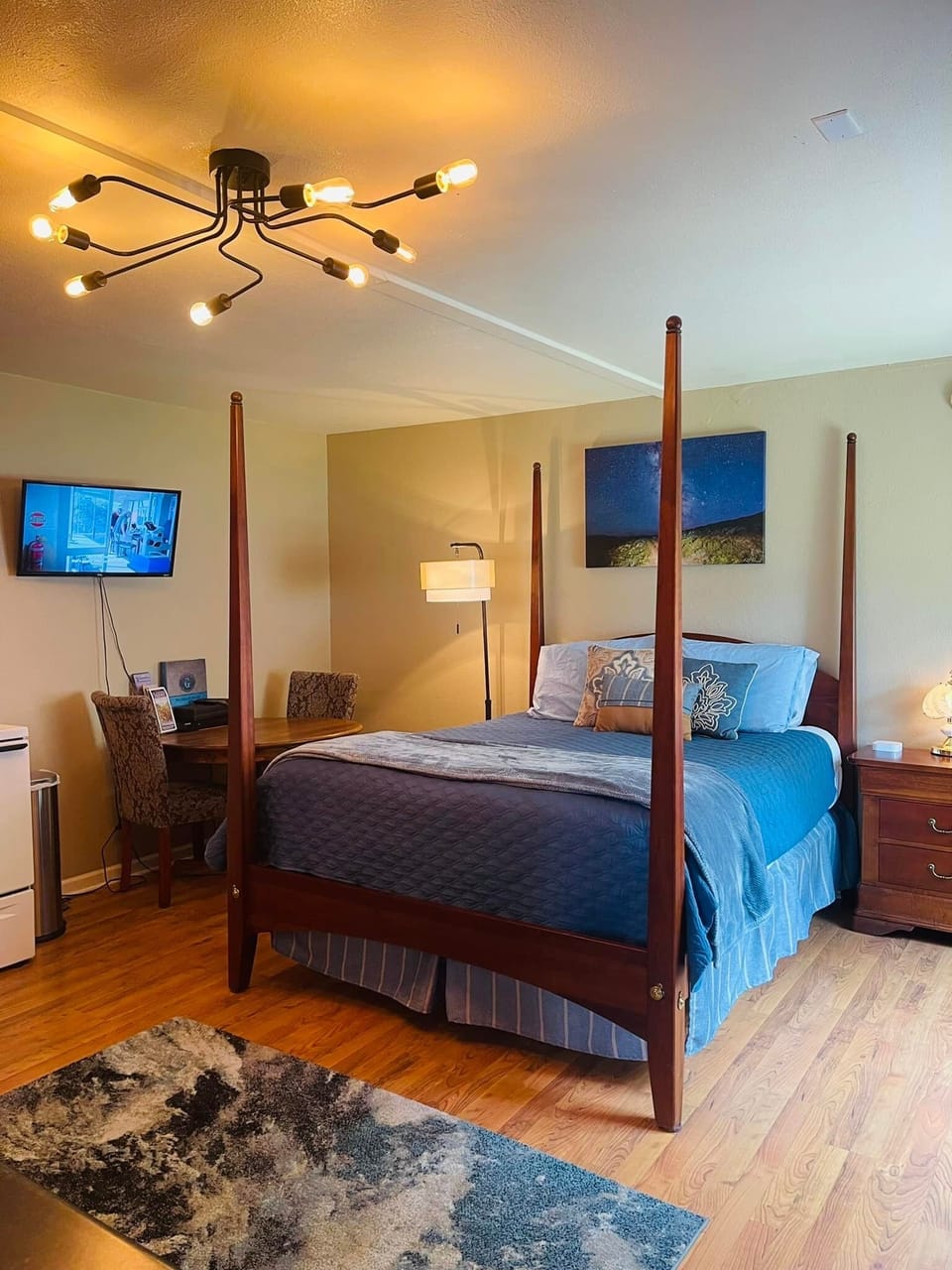 floor lamp with USB charging port