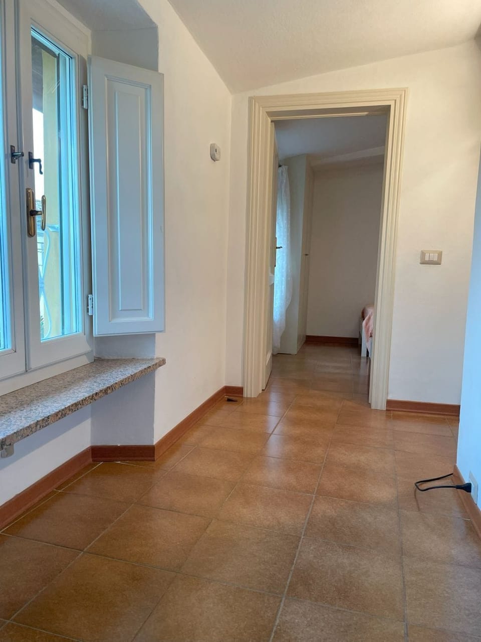 corridoio per andare in camera con 2 letti singoli