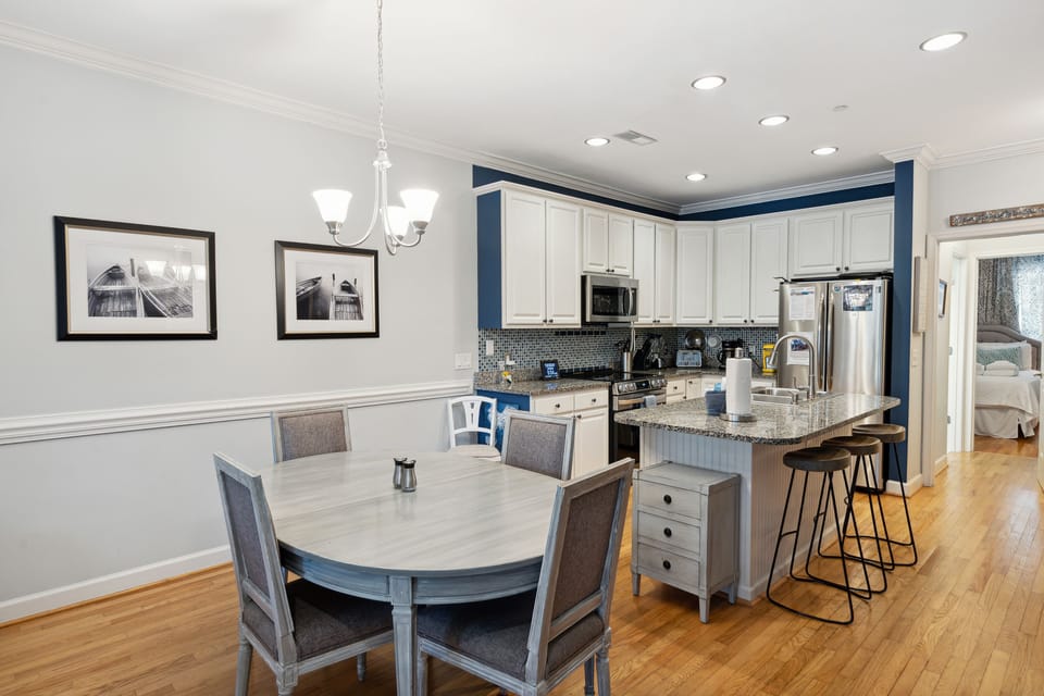Dining Area & Kitchen