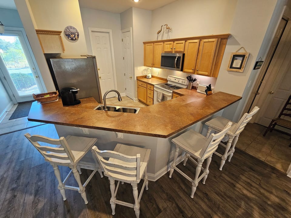 Full kitchen with plenty of storage