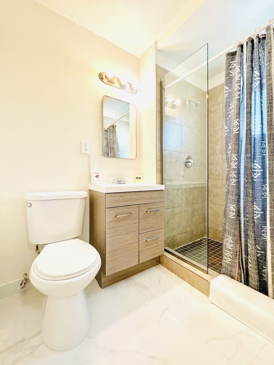 Bathroom 2 with shower!