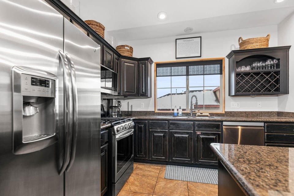 Bear Hollow Lodges 3401: Fully-equipped kitchen with stainless steel applliances