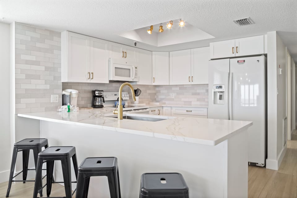 Beach Place 412 Kitchen