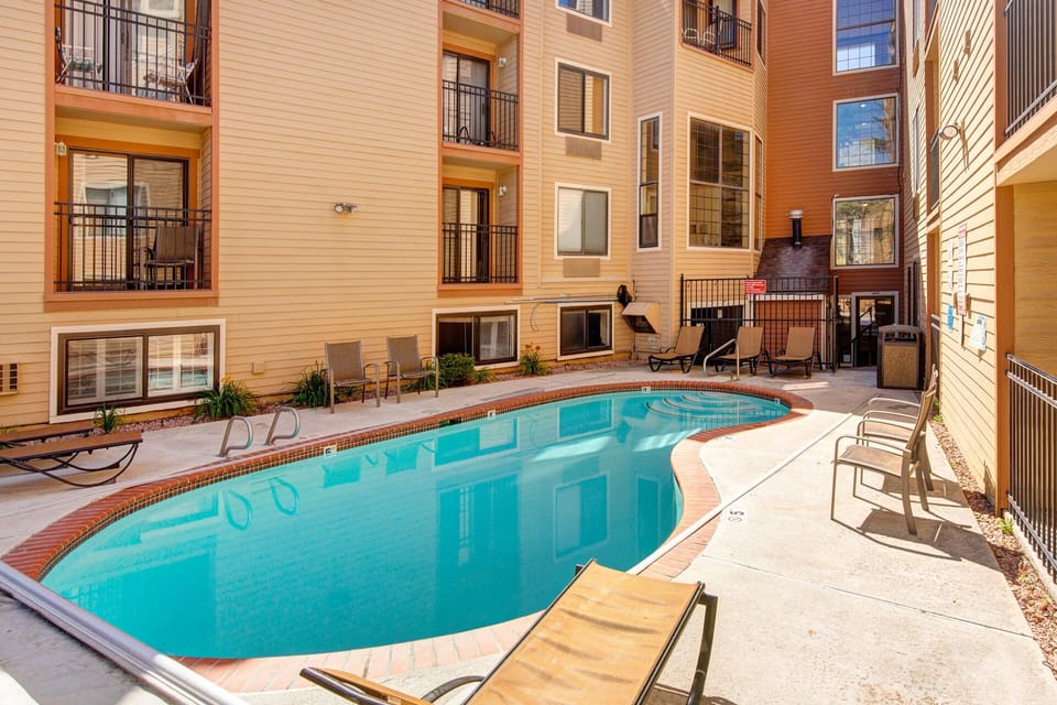 Carriage House - Summer Pool