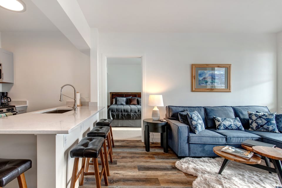 The Mason at Stillwater 3013: Dining Table: Gather around for delicious meals and great conversations.