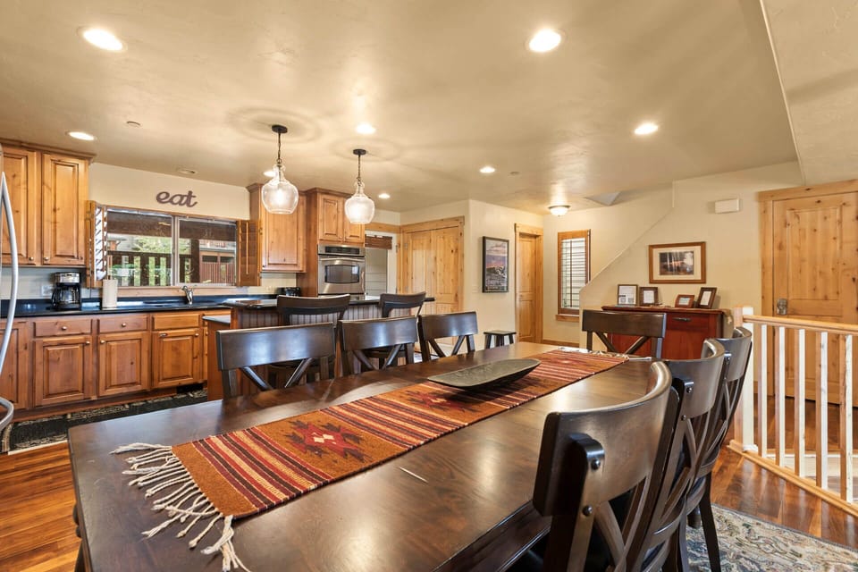 Bear Hollow Village 5437: Dining area with seating for eight