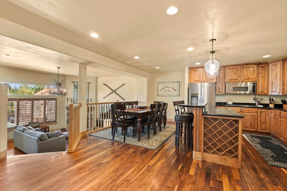 Bear Hollow Village 5437: Dining area with seating for eight