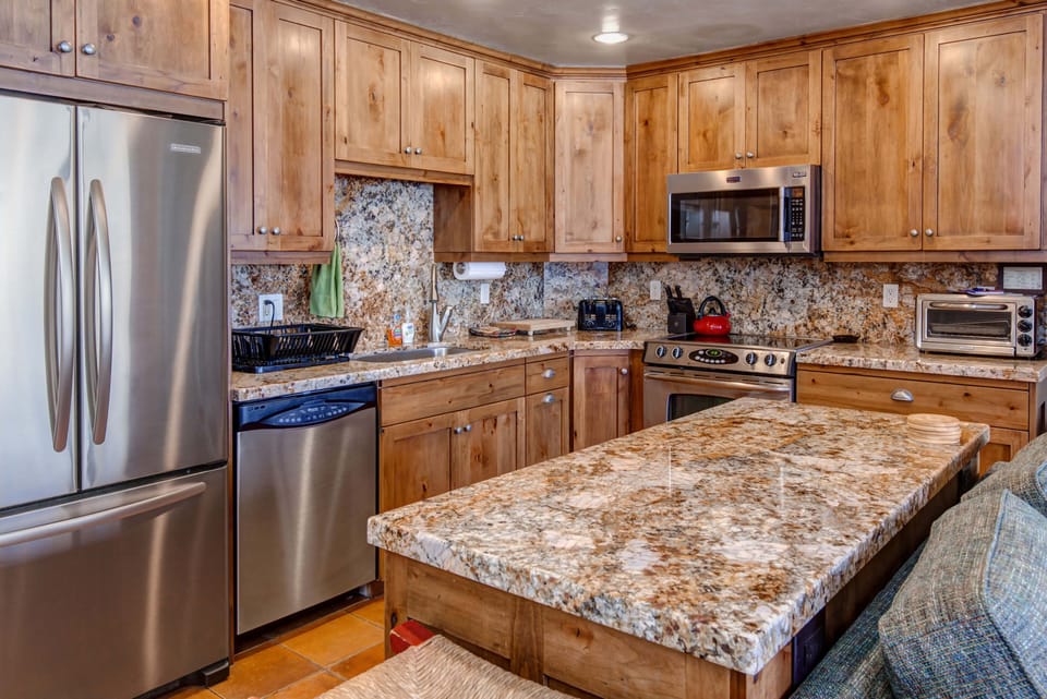 Vacation Rentals in Park City at Three Kings 8: Stainless steel appliances, granite countertops, fully-equipped
