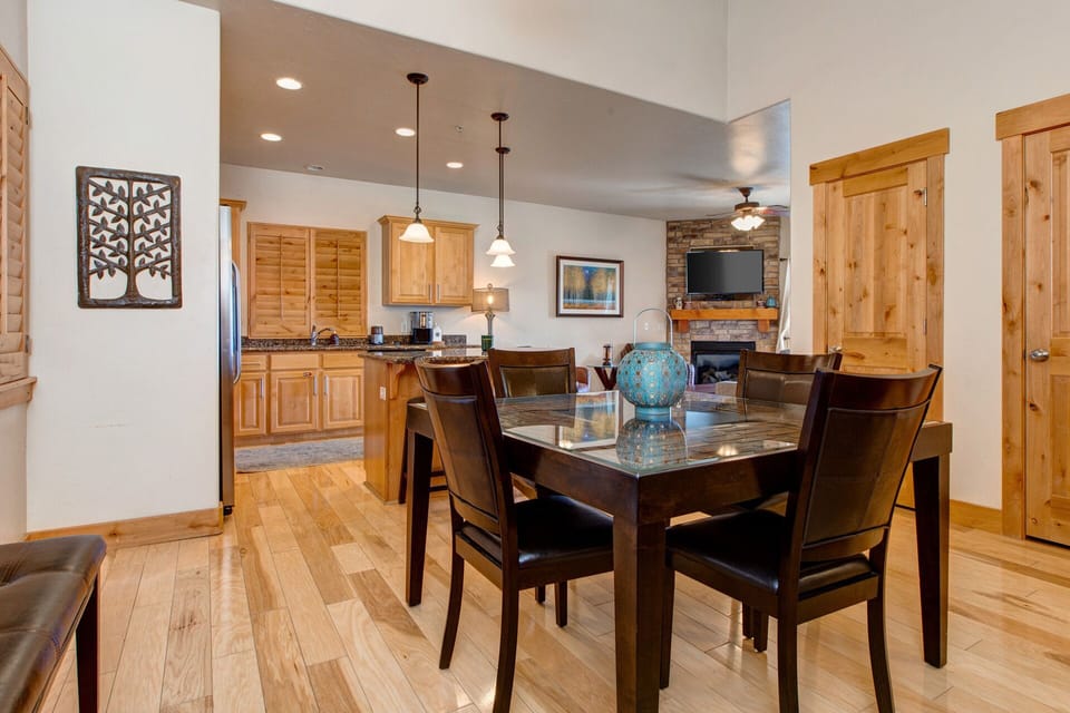 Bear Hollow Lodges 3307: Dining area