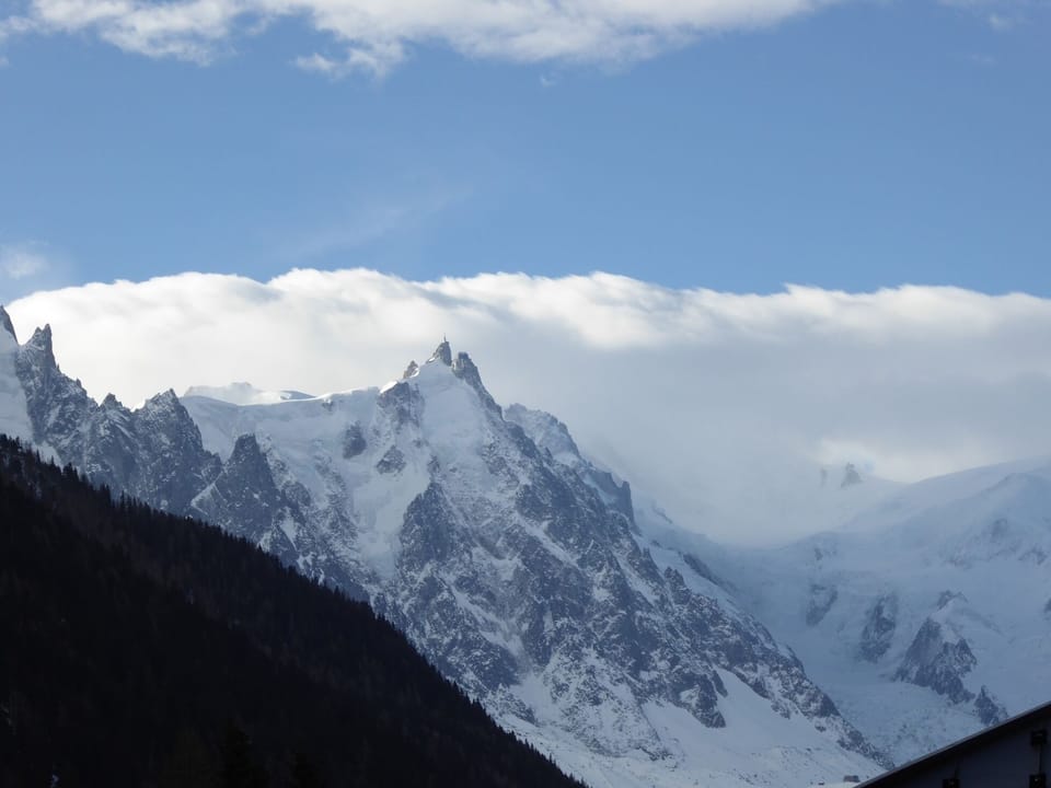Bright apartment / village center / 5 minutes from Les Grands Montets / garage / swimming pool Apartment in Chamonix