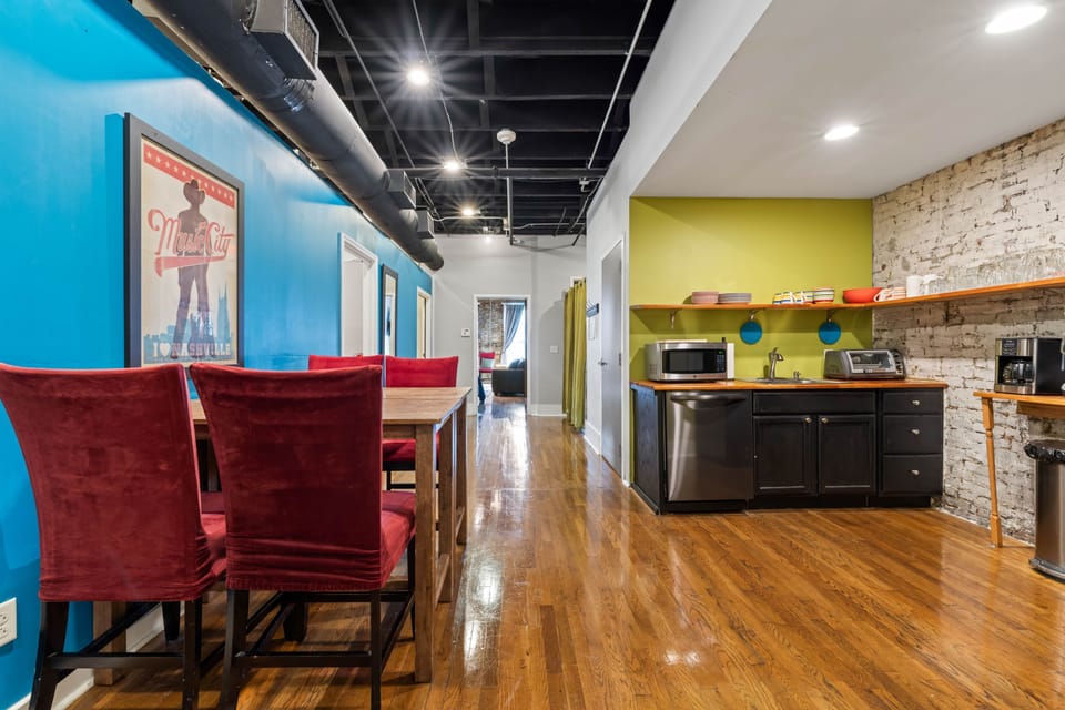 Broadway Suites Loft 1