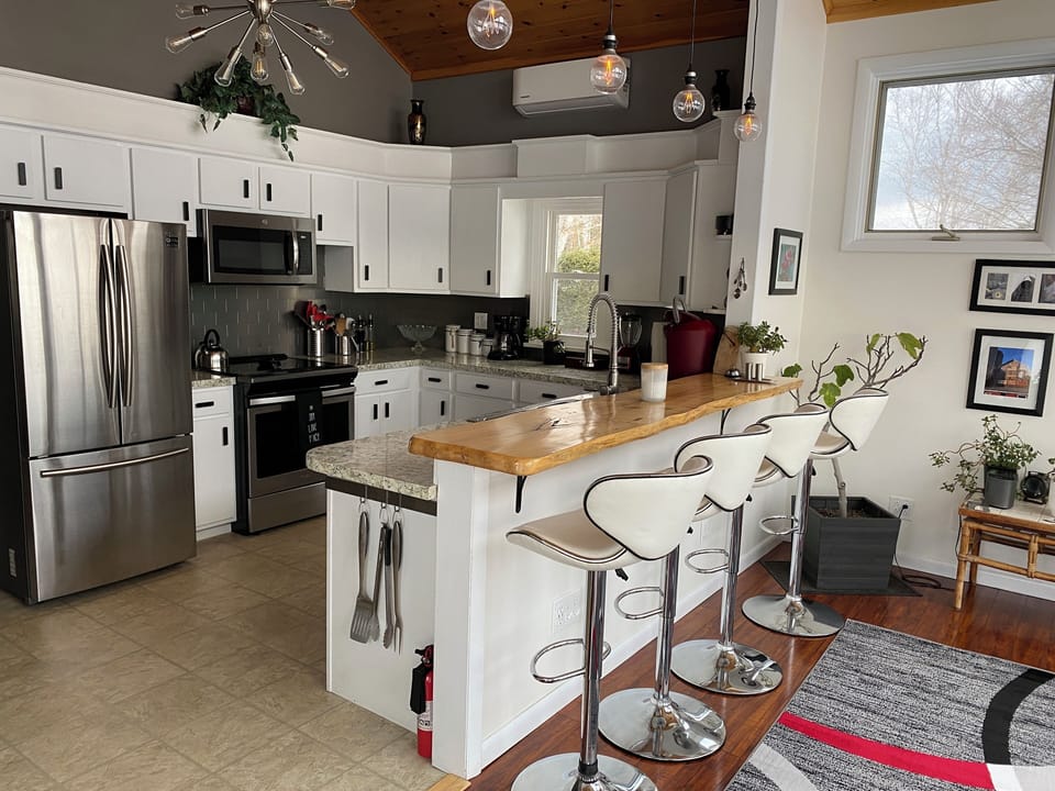 Fully stocked kitchen with bar stools