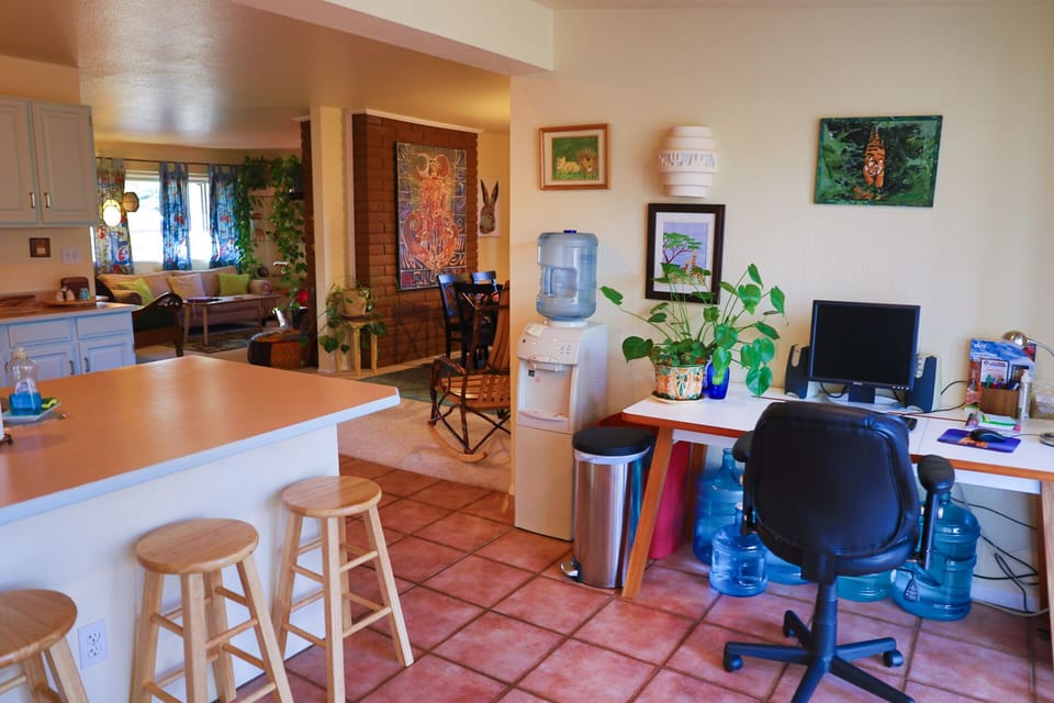 Small Desk w/Computer