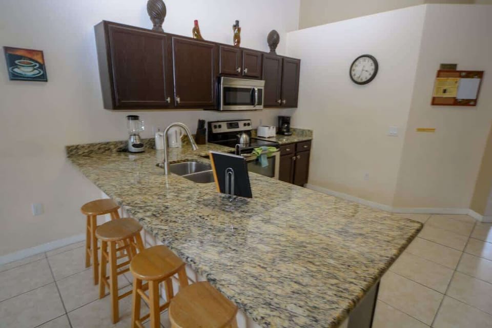6 5-Bedroom-Orlando-Vacation-Home-near-Disney-Lake-Berkely-Resort-Kissimmee-Florida.jpg