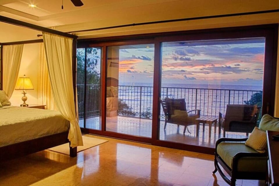 Unwind in the master bedroom of this Langosta Beach apartment, featuring a king-size bed and direct balcony access with panoramic ocean views. Ideal for a relaxing beachfront getaway or luxury escape on Costa Rica’s Pacific coast.