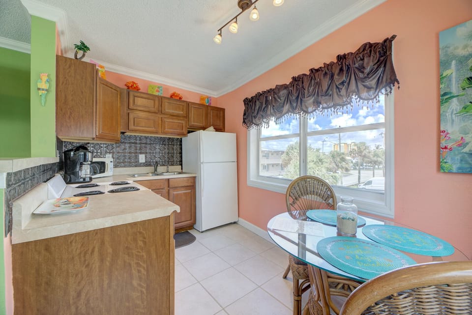 FULL KITCHEN
