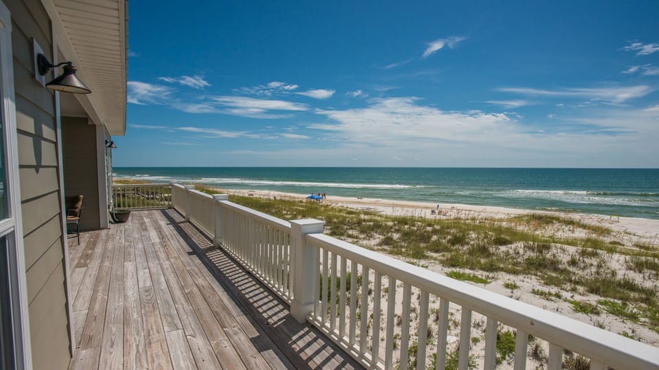 Gulf front deck, added screened-in portion/bfast bar, 3 captain's chairs Jan 18