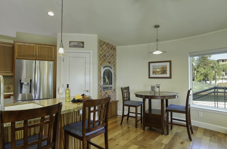 Dining for four guests. The high top table will seat four guests.