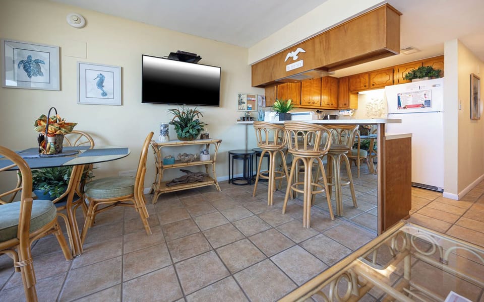 This inviting dining area features a glass table and rattan chairs, perfect for enjoying meals and relaxation