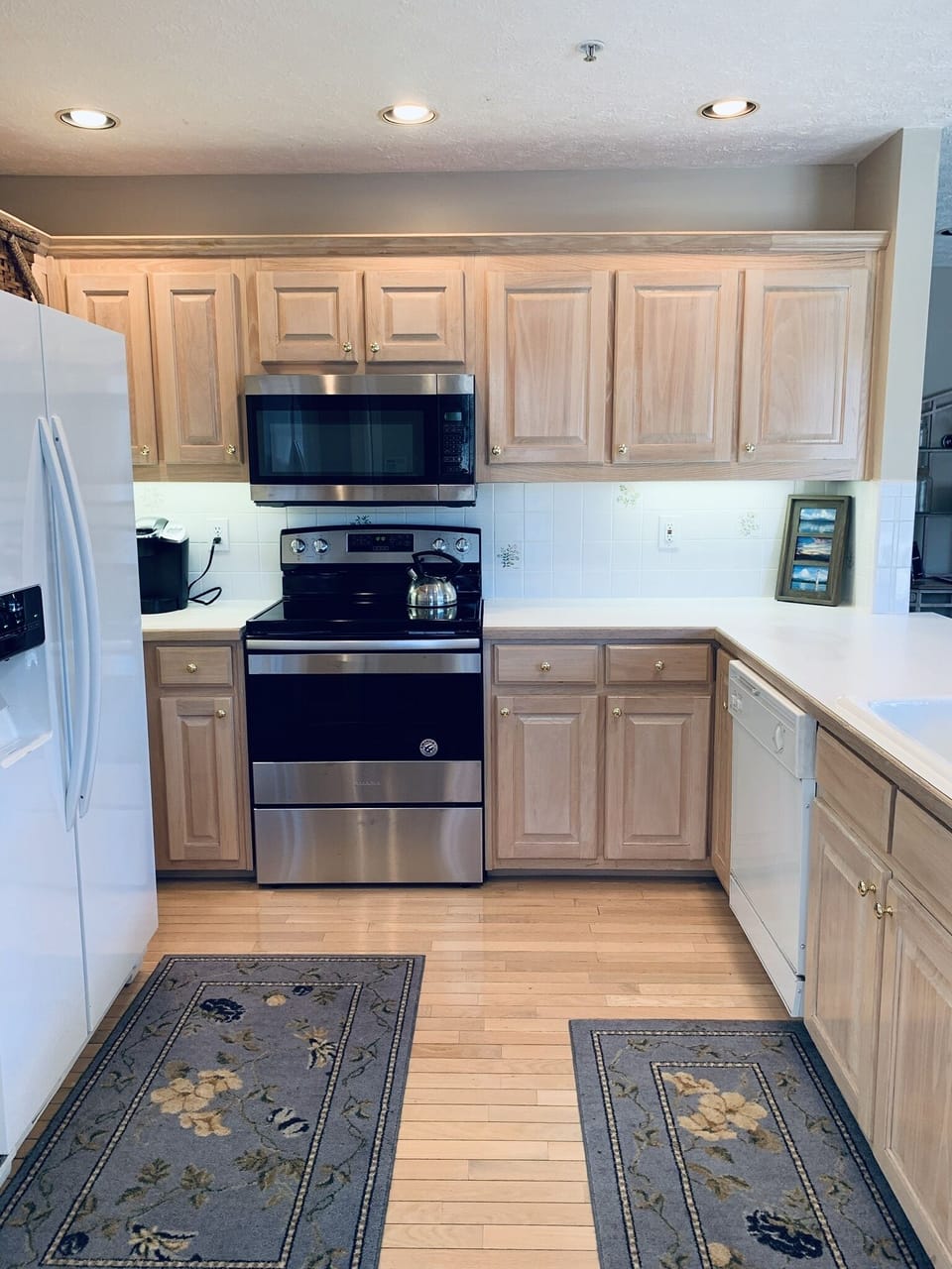 Kitchen with open counter