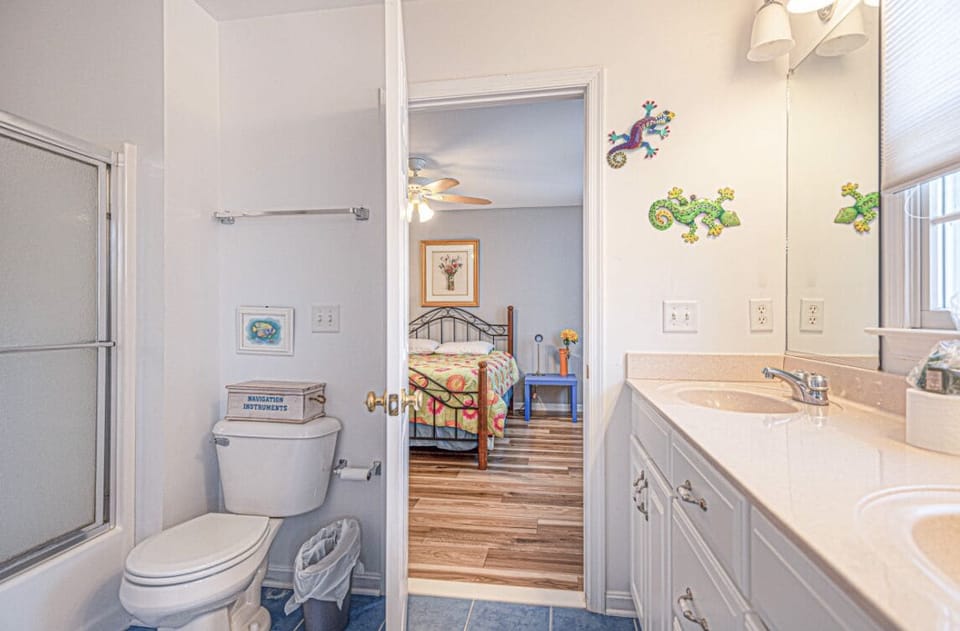 Jack & Jill bathroom connects 2 bedrooms, tub/shower