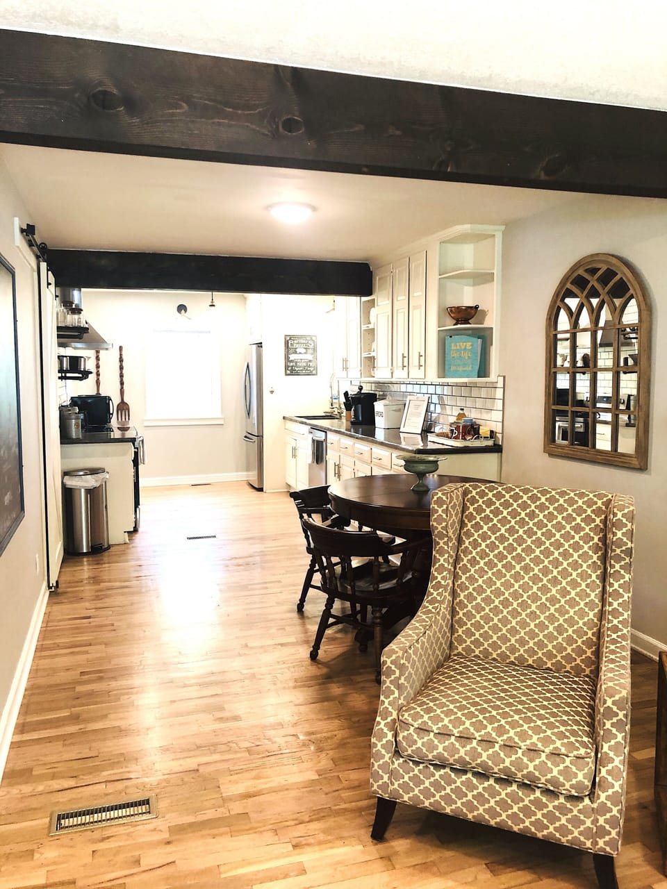 Open floor plan so you can watch tv or keep an eye on the kids while you work.