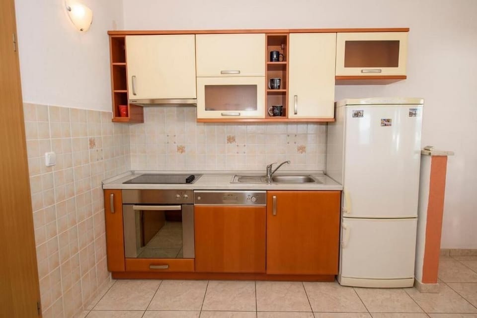Kitchen 1