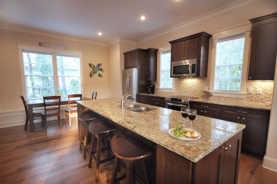Kitchen & Dining Area