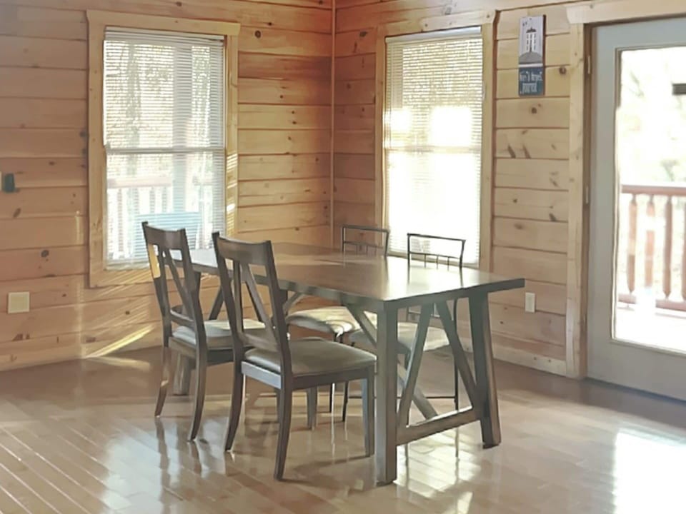 Dining Area - Seating for Four