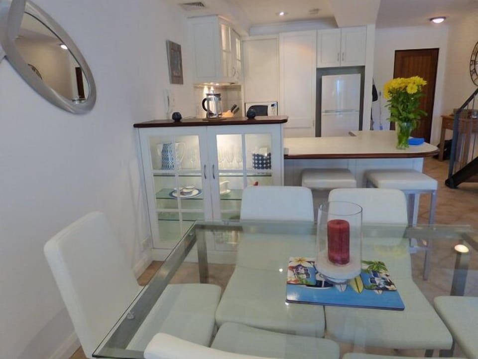 6 seater dining table.