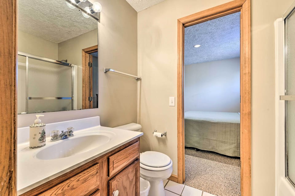 Full Bathroom | 2nd Floor