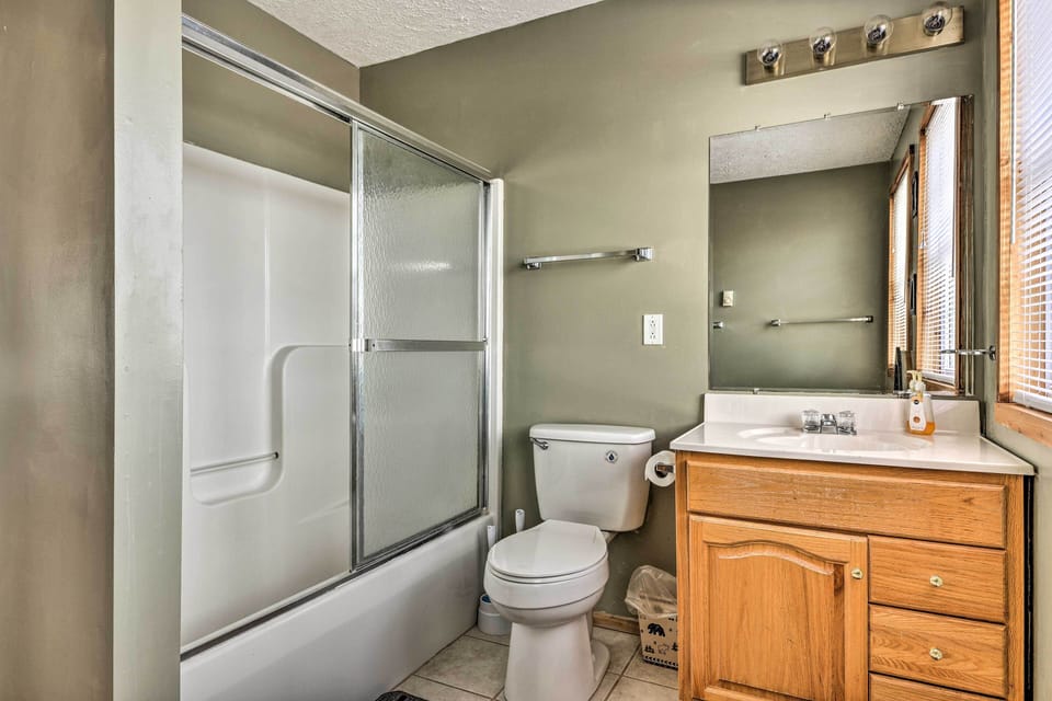 Full Bathroom | 3rd Floor