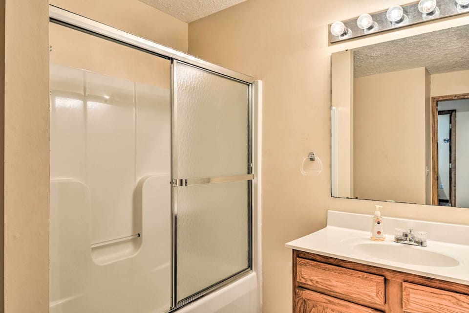Full Bathroom | 2nd Floor