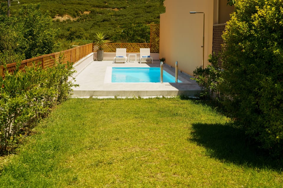 Exterior area with swimming pool