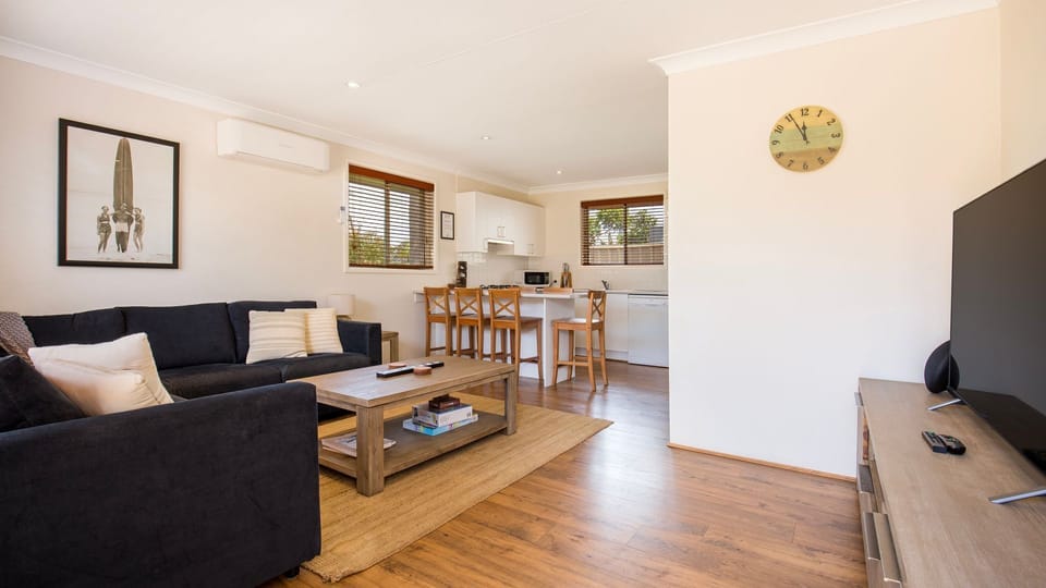 Cosy living room with 55 inch smart TV with Netflix, Foxtel & Amazon Prime