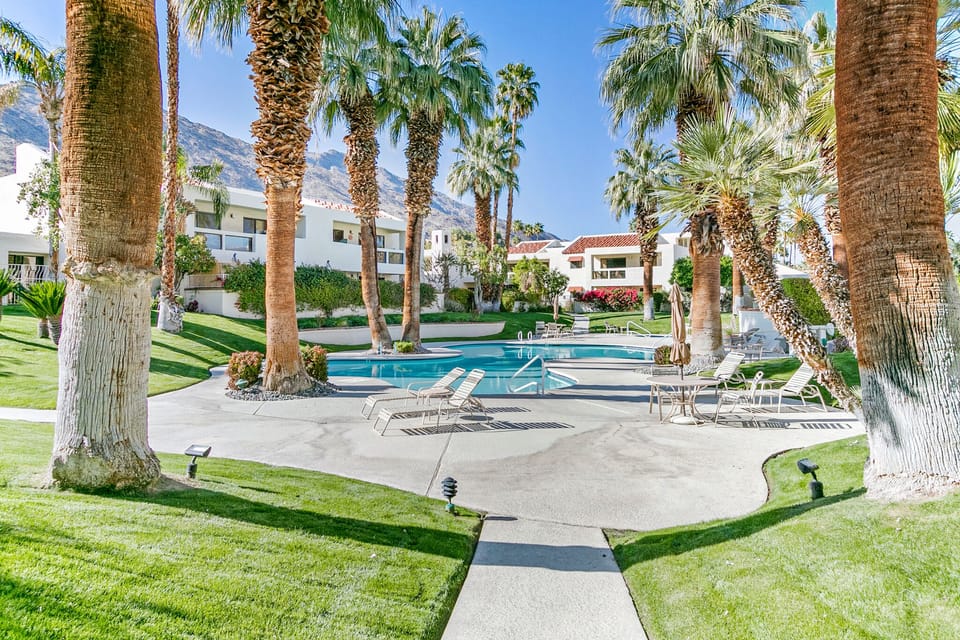 Canyon Granada Pool Area