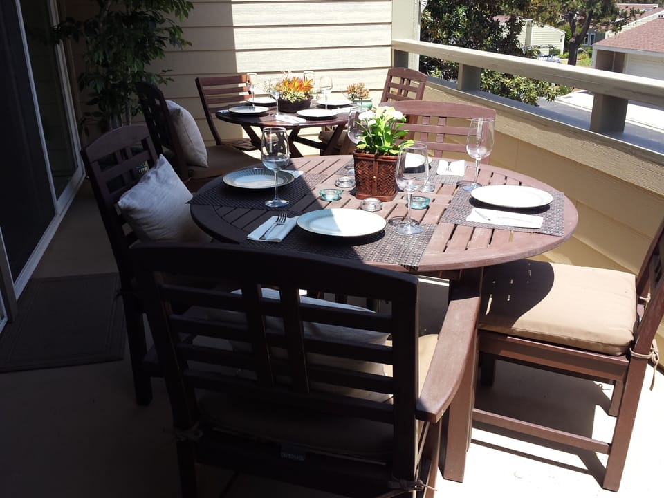 Balcony for dining al fresco