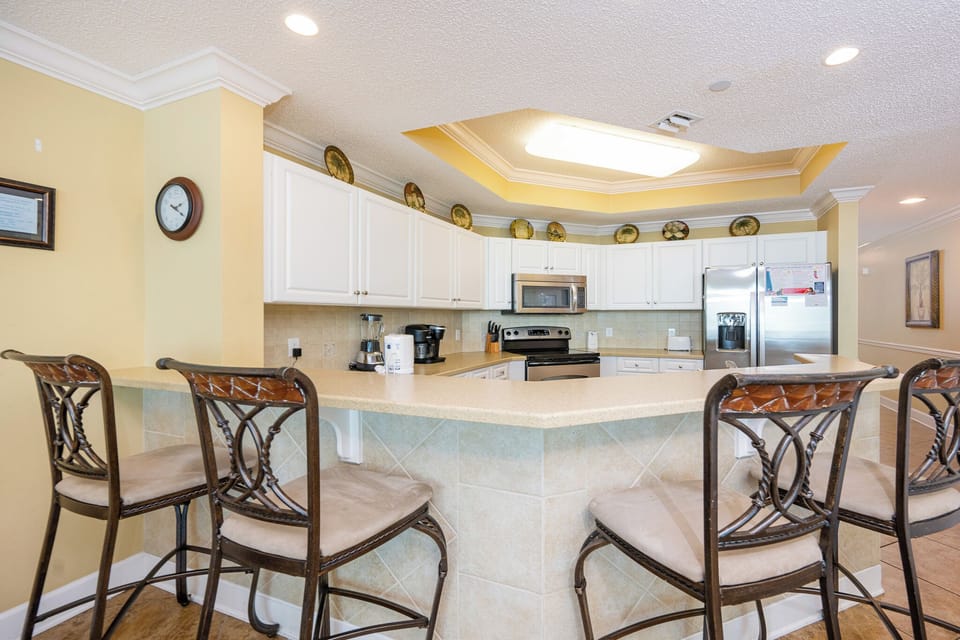 Sip your morning coffee at the breakfast bar and get ready for a beach day in this stylish space