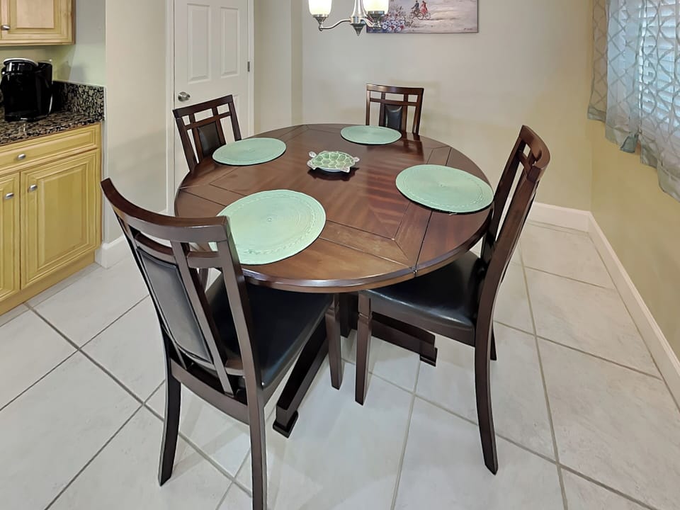 Kitchen- Breakfast Table