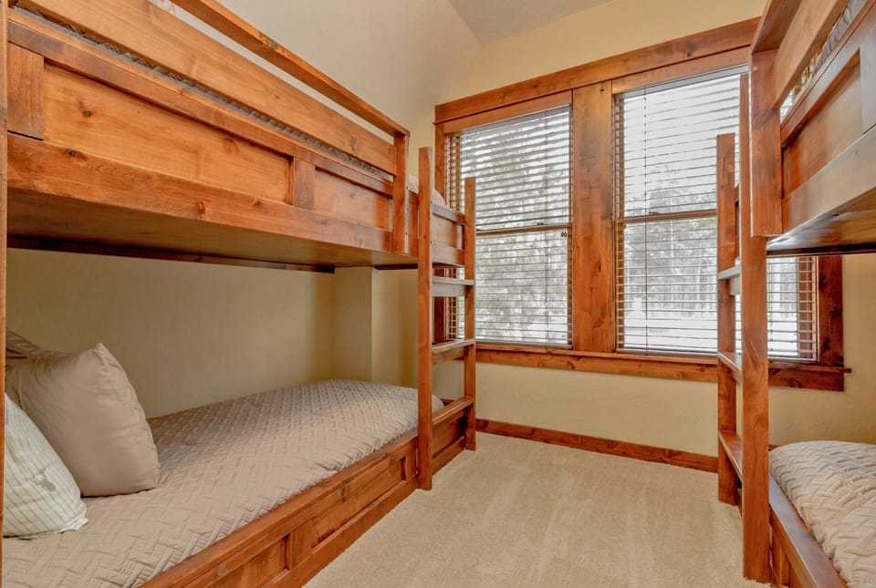 The Dew Drop Inn - Suncadia Resort - Bunk room on the 2nd floor with two sets of twin over twin bunks.