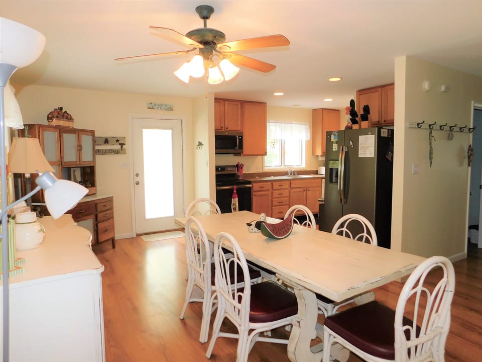 451 D Garfield Pkwy - Dining & Kitchen View - Open-concept space showing the dining set leading into the kitchen area.
