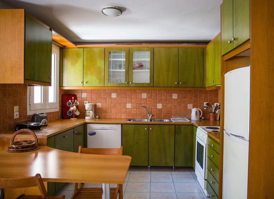 Private pool villa in Agouseliana, Open-plan fully equipped kitchen