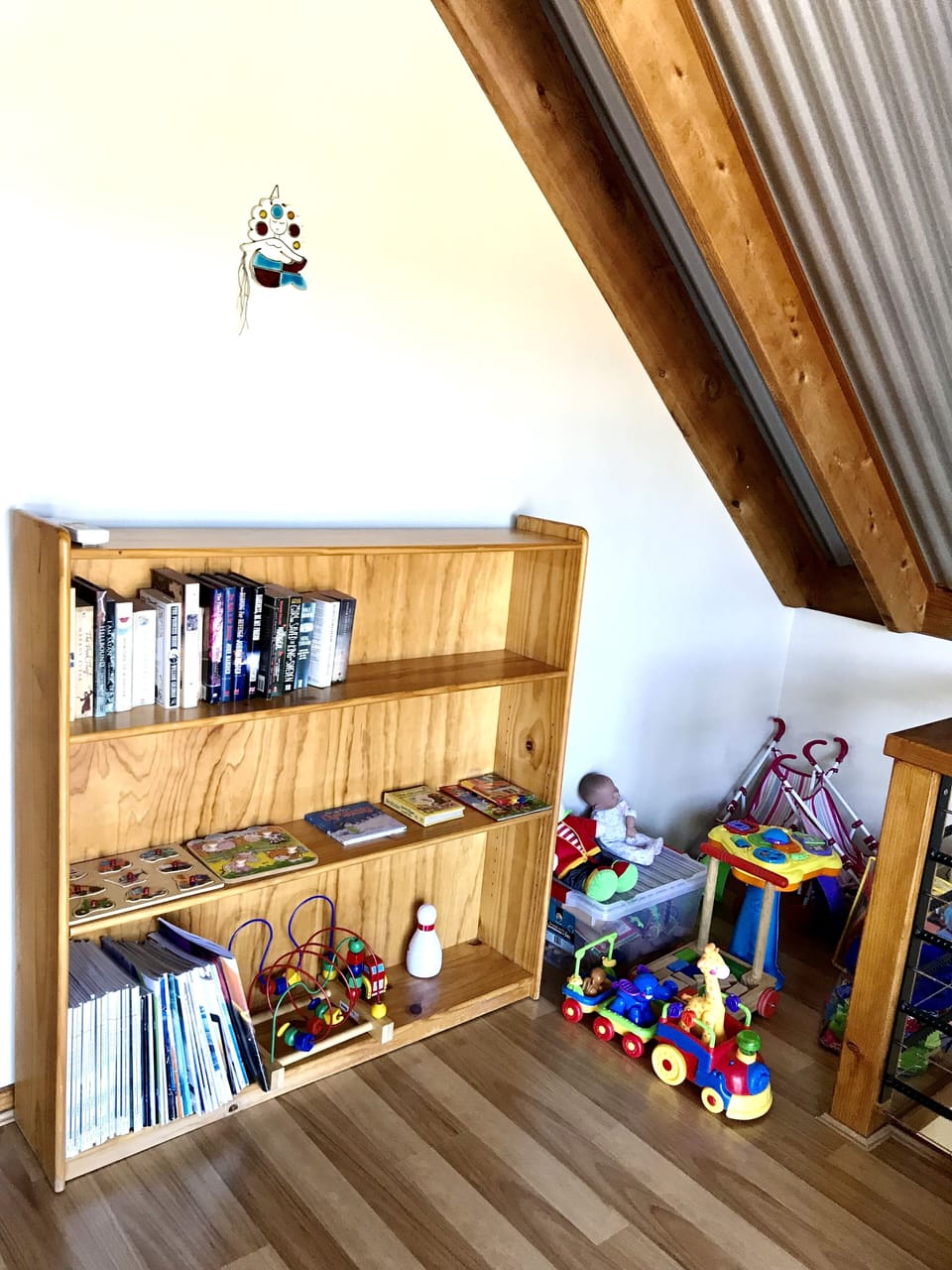 Upstairs family room play corner - featuring books, mags and kiddy toys