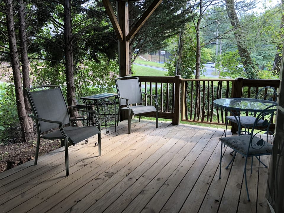 Covered porch for relaxing outside 