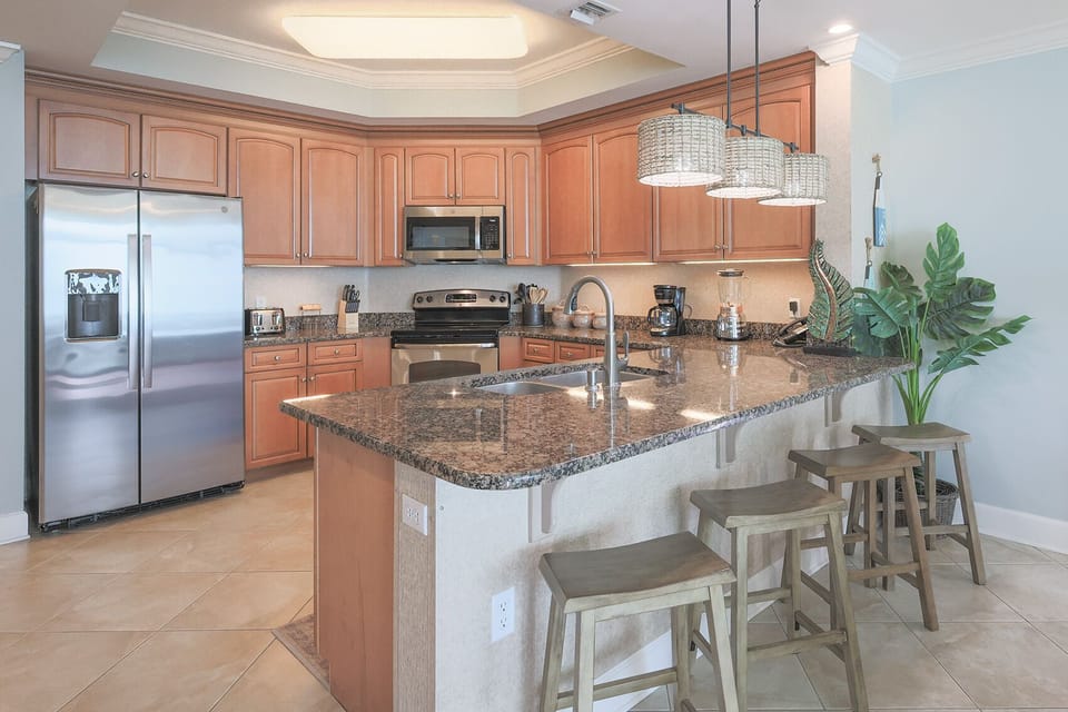 Wake up with morning coffee at the breakfast bar and get ready for a beach day in this stylish space