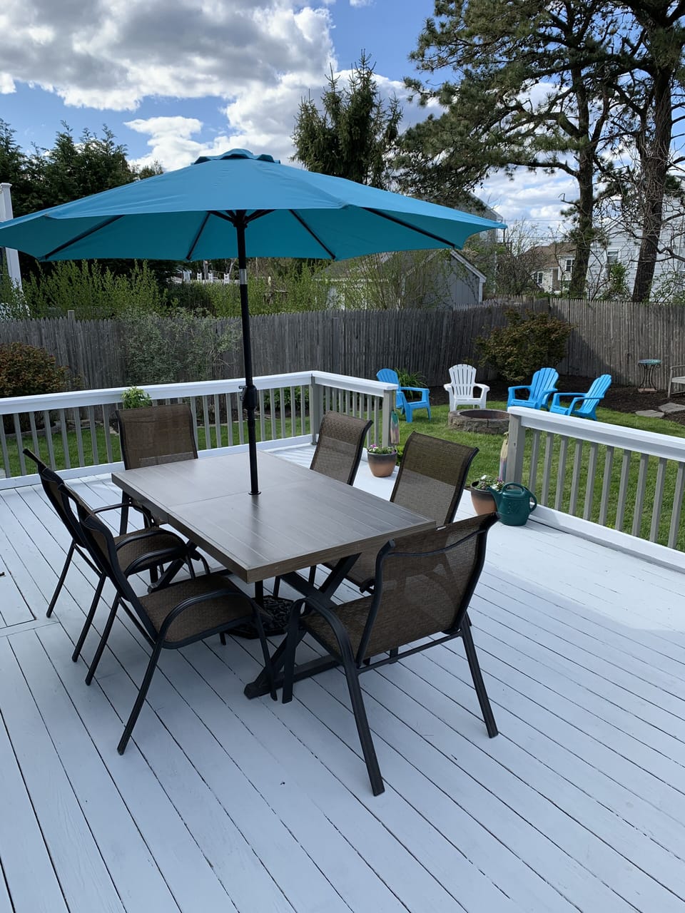 Plenty of room for outside dining. 