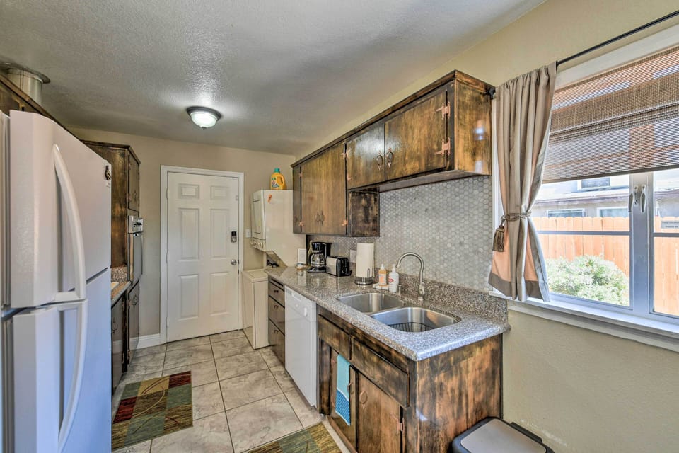 Kitchen | Fully Equipped | Drip Coffee Maker | Toaster