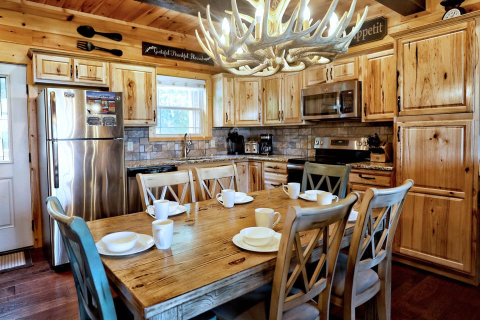 Stunning Dining and Kitchen!