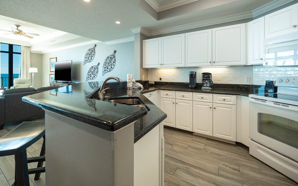 Prepare creativity in the kitchen, easily accessing tools and space to craft your favorite snacks and drinks